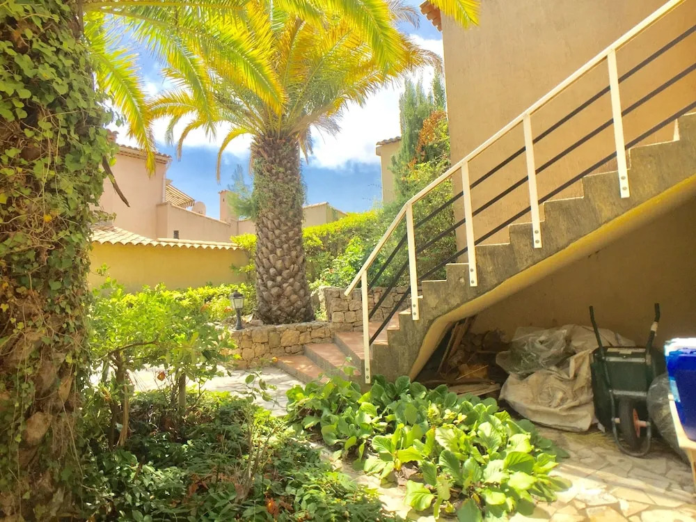 Villa Provence Pool & View