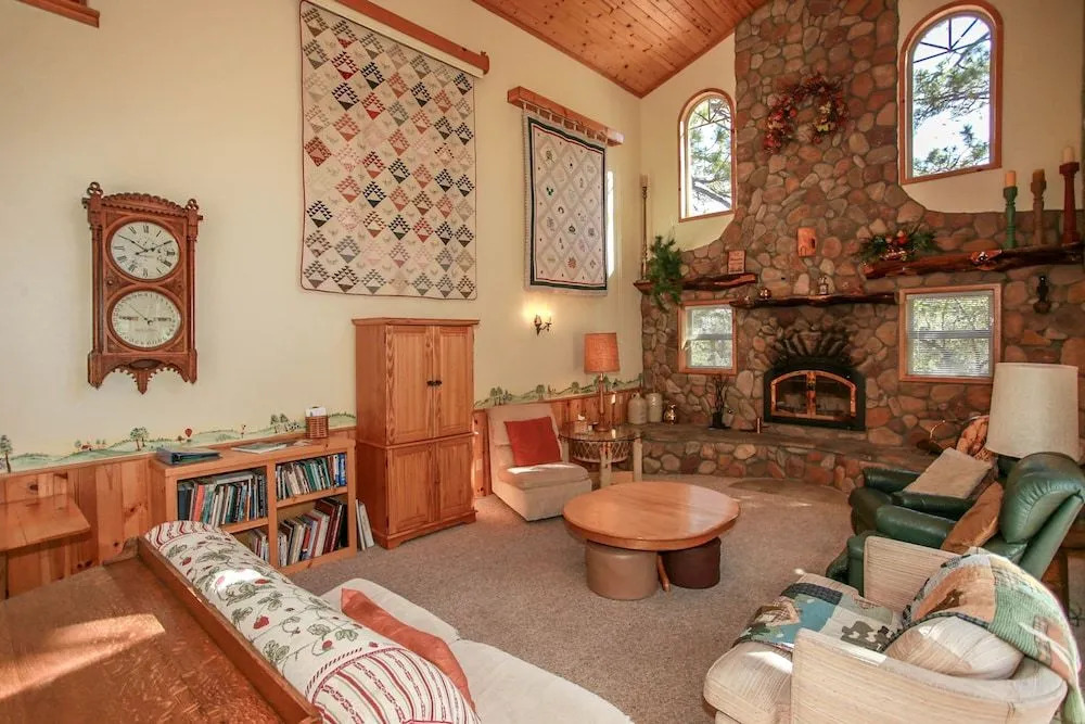The Treehaus 6 Bedrooms 3 Bathrooms Home