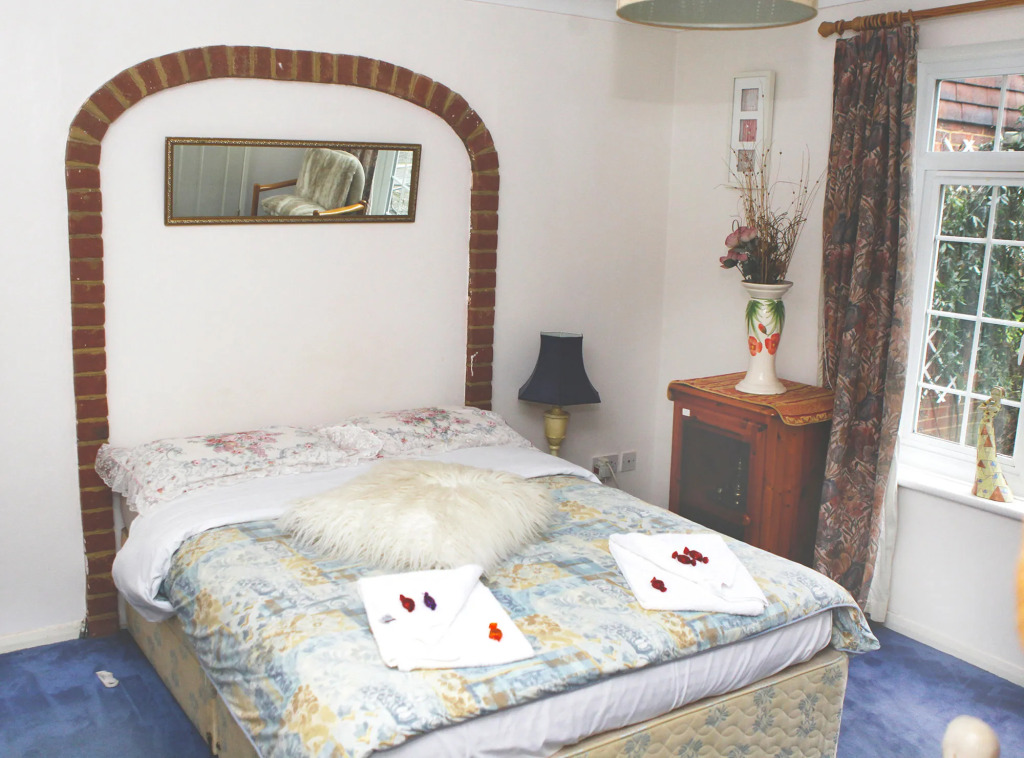 Da Vinci Guest House Gatwick Guest Parking, A Real Gem