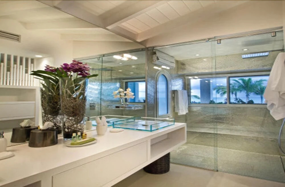 Total Opulence on the Beach, Huge Heated Pool, Sunken Bar, Sound System Throughout, VIP Service