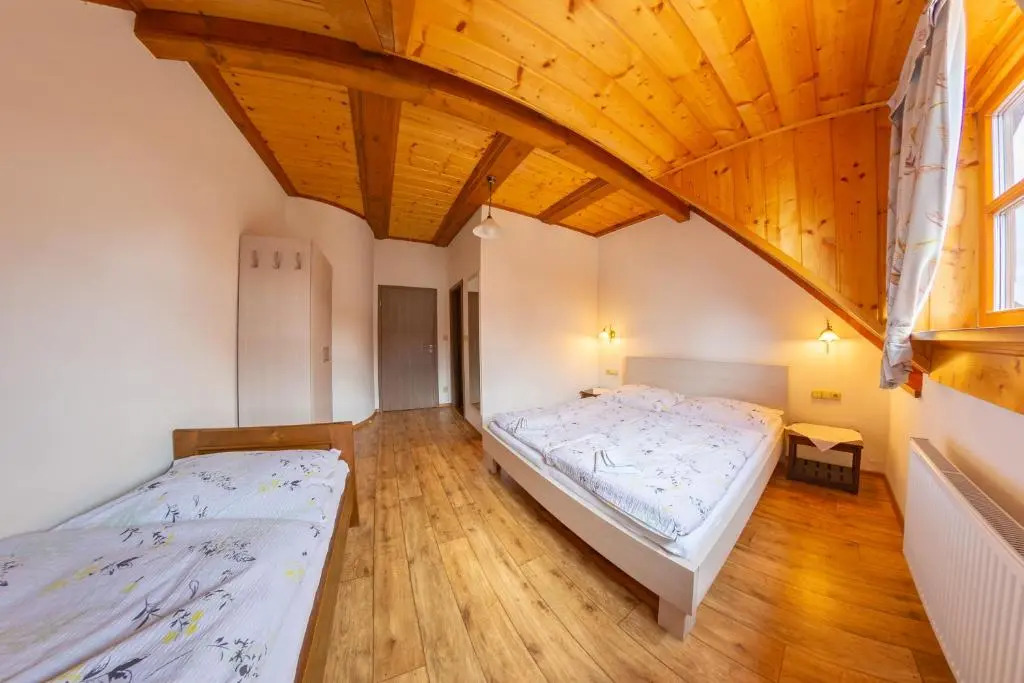 Pension & Restaurant U Koňské dráhy Holkov