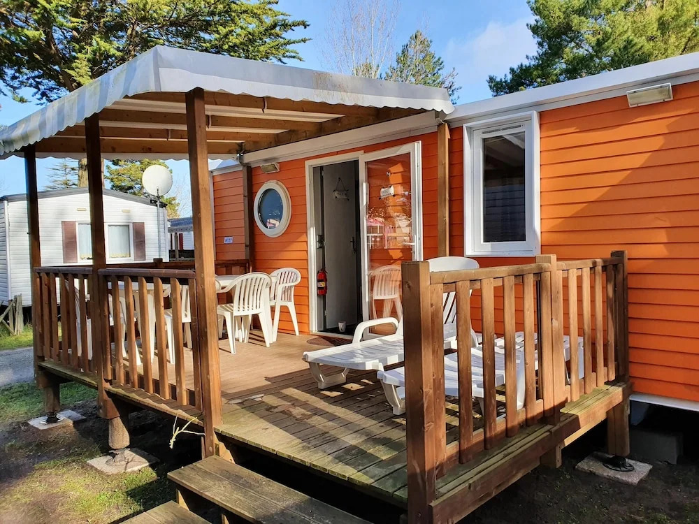 Bungalow With 3 Bedrooms in Saint-jean-de-monts, With Shared Pool and Furnished Garden - 2 km From the Beach