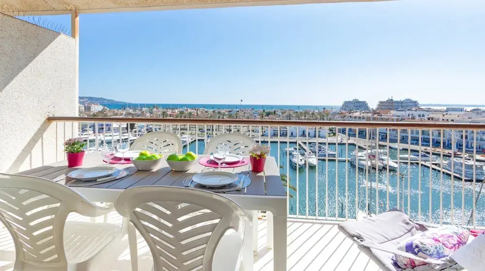 Top-floor Views in Empuriabrava