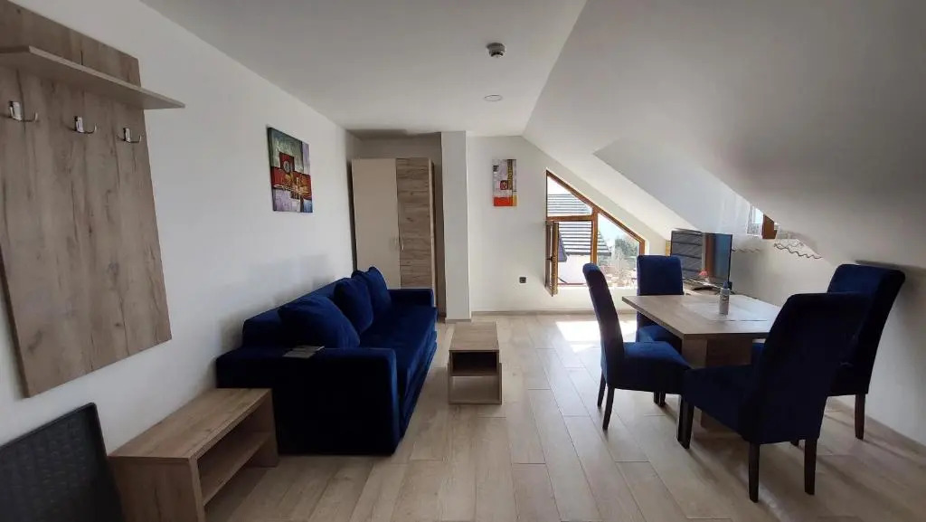 Ctrl Alt Del Apartment S76