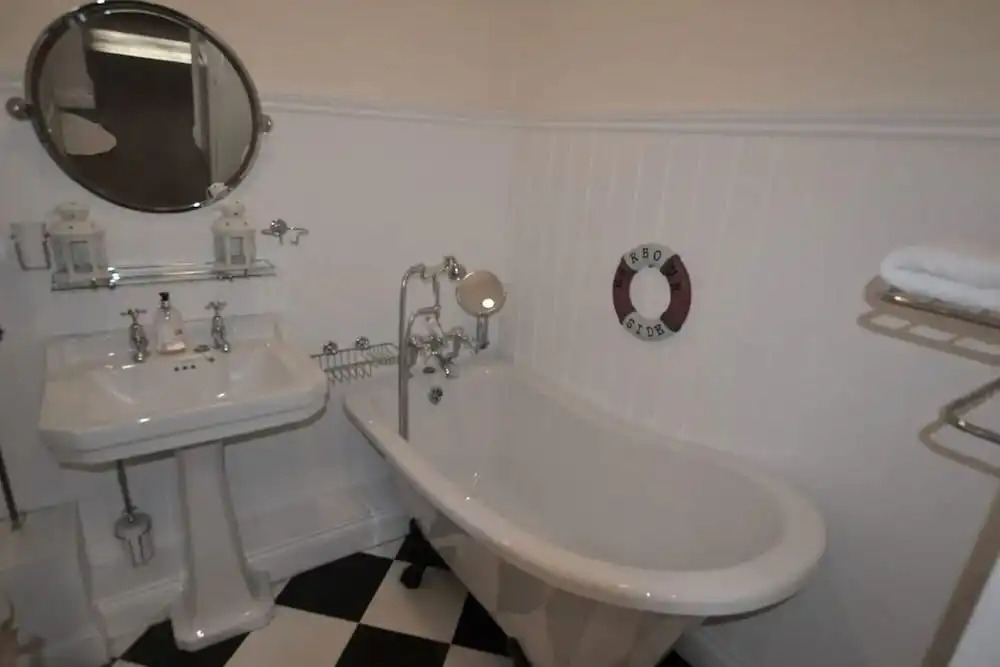 Rosetti House / 6-bed Home on Osea Island, Essex