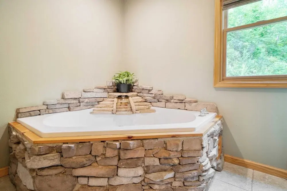 Hottub, Sauna, Pool Table, Views Mins to Downtown Gatlingburg Hollow's Haven