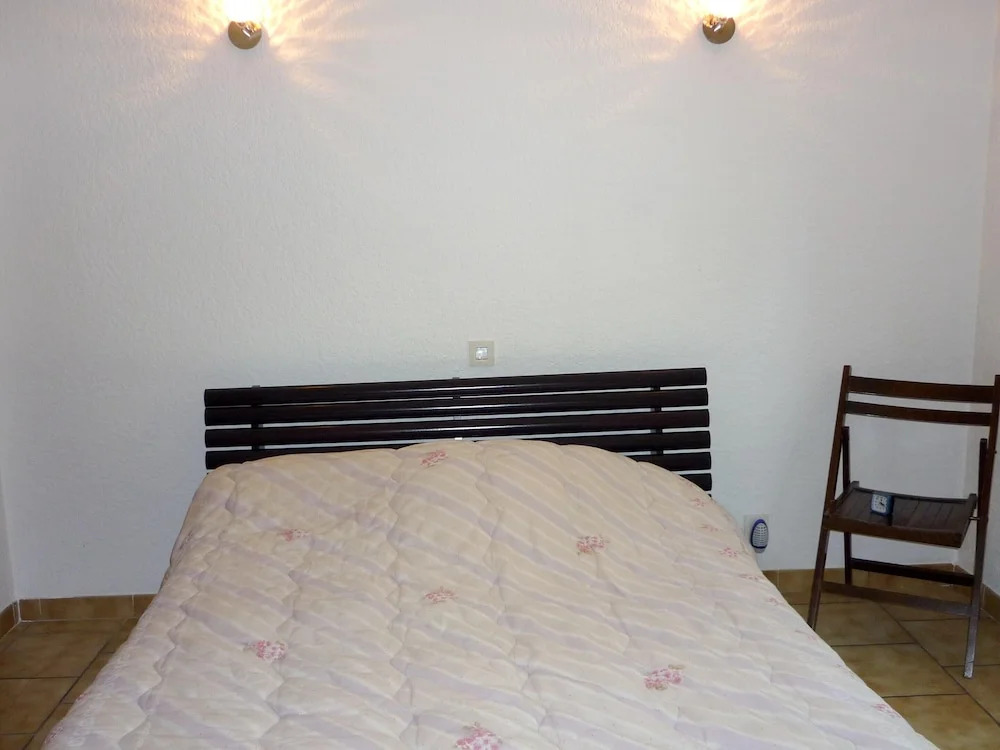 House With 3 Bedrooms in Loriol-du-comtat, With Enclosed Garden - 110 km From the Beach