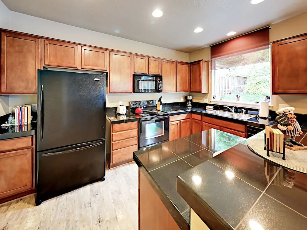 1595 Sundown Home 2 Bedrooms 2.5 Bathrooms Home