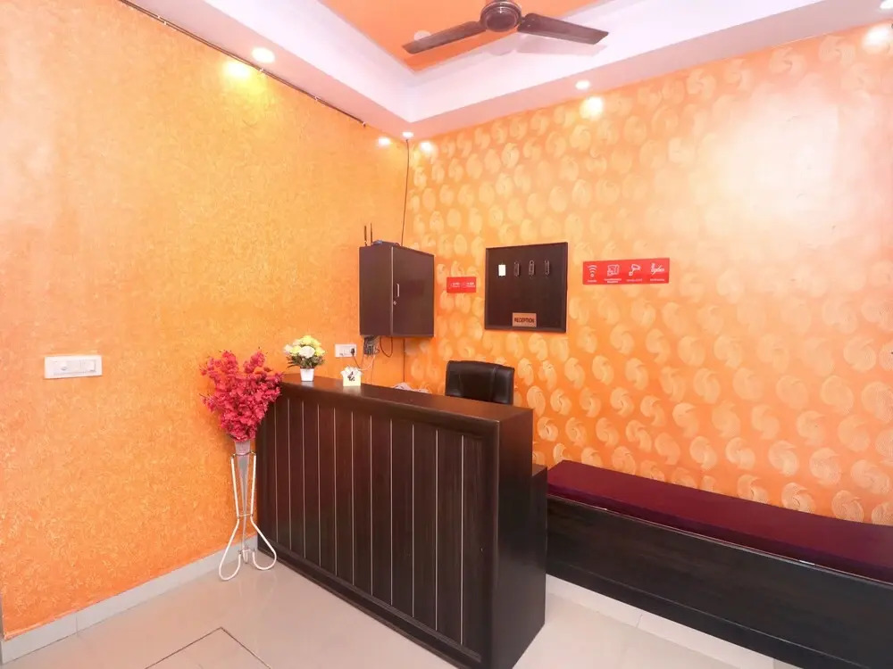 OYO 16693 Hotel Omni
