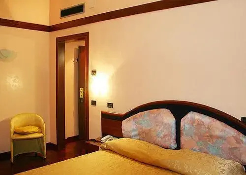 Hotel Cesari