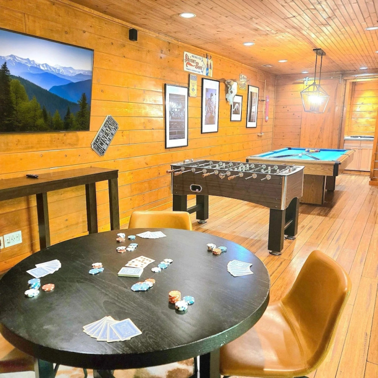NEW Lux 4 BR Pigeon Forge Dollywood Hot Tub
