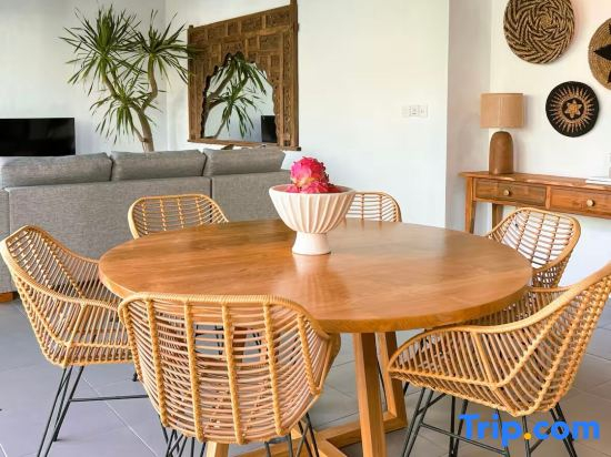 Villa 3BR Canggu 5 Mins to Berawa Beach and FINNS