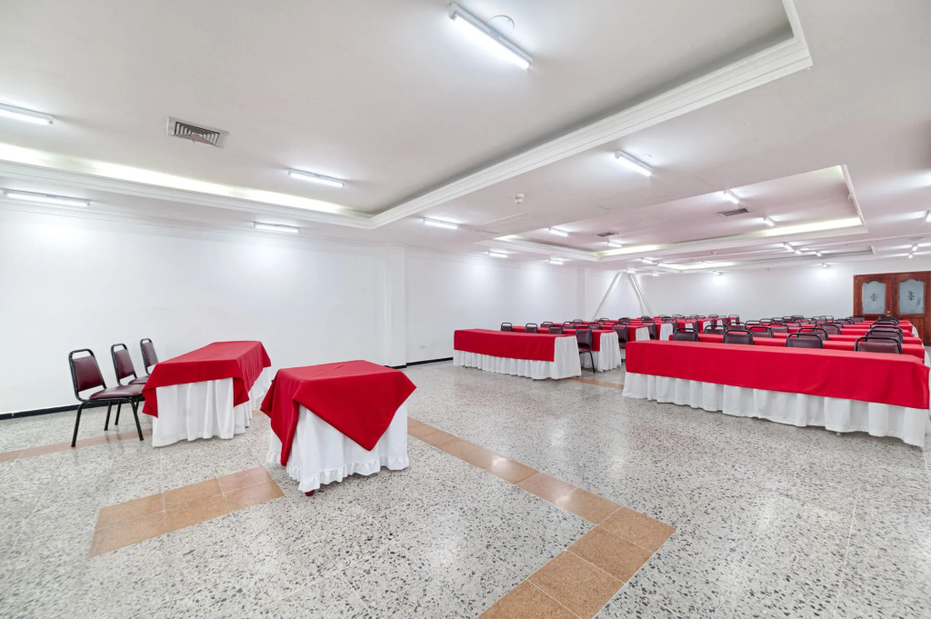 TAMA Hotel Granada Real Cali