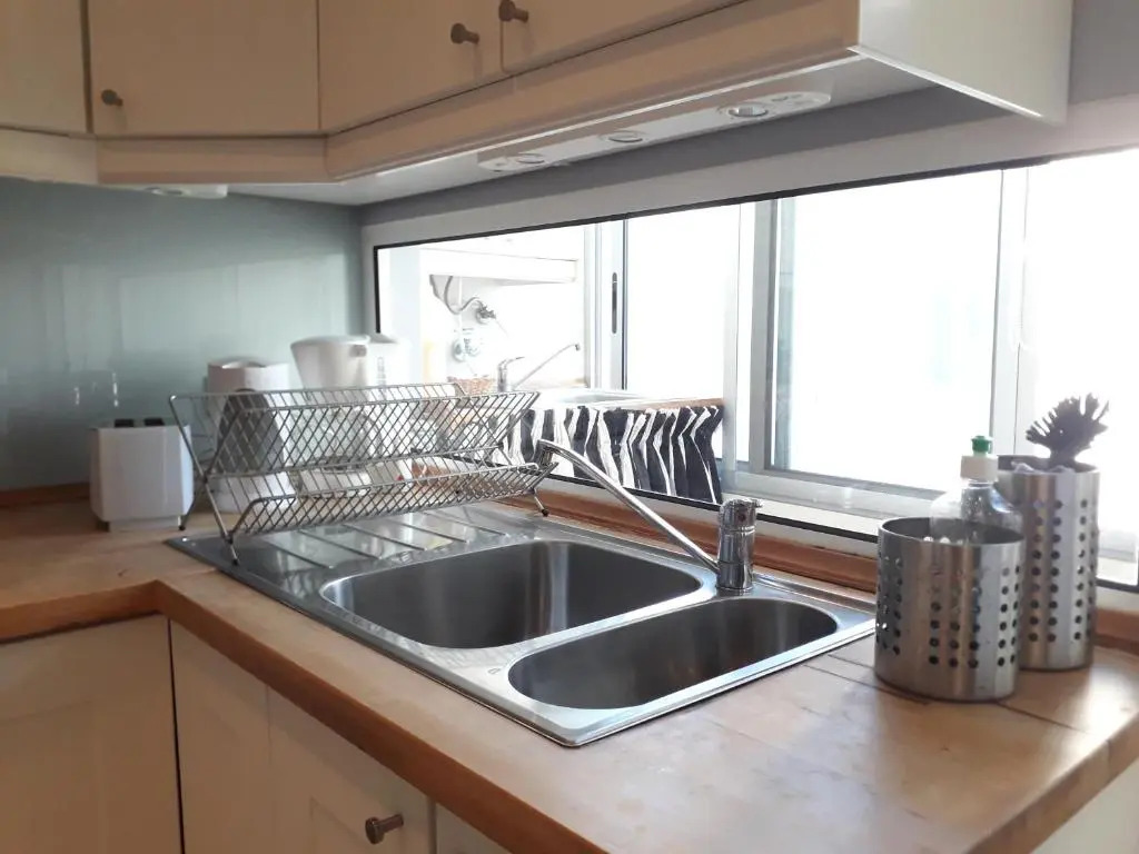 Peaceful Top Floor Apt W Balconies - Cambridge RIGHT - AC