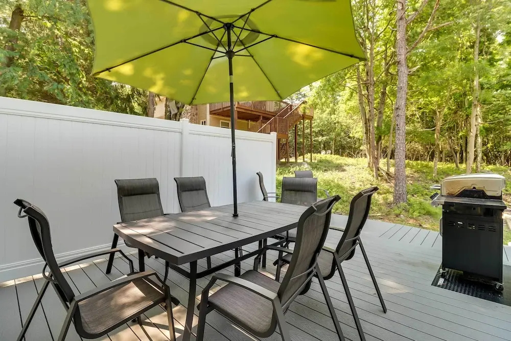 Blakeslee Home w/ Private Hot Tub, 5 Mi to Skiing