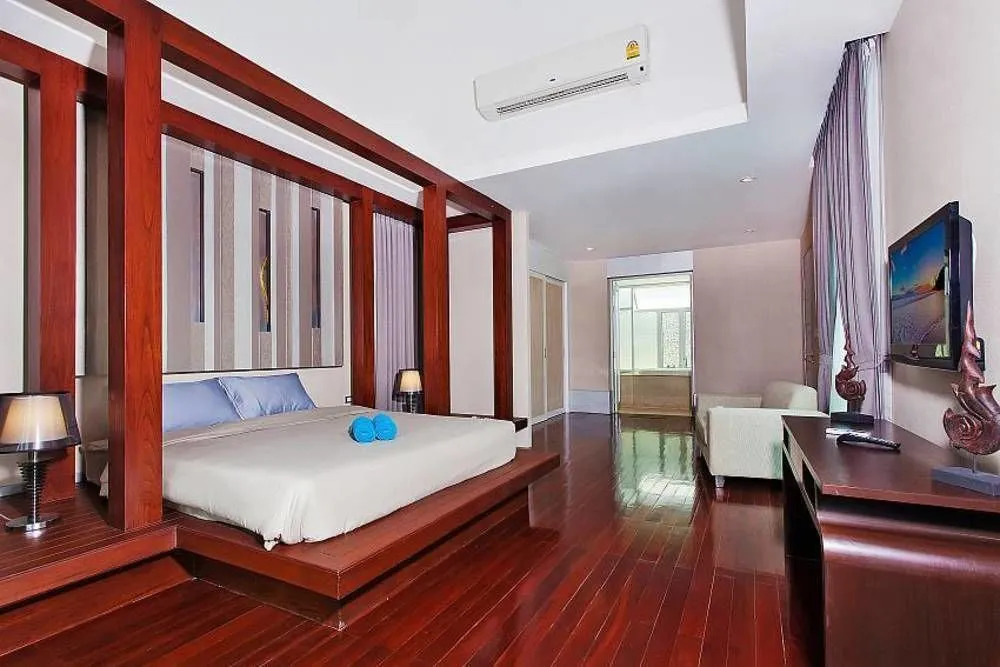 Jomtien Waree 9 with 6 bedrooms