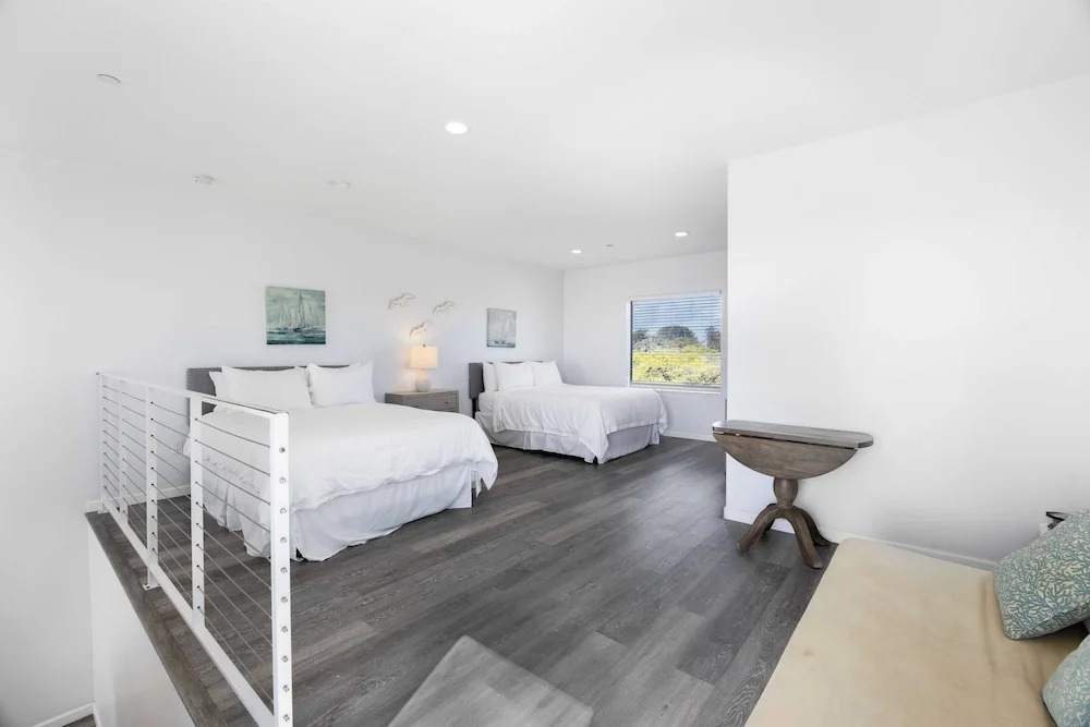 Oceanfront 2BR + Rooftop Deck, & Beach Access Strand Way B