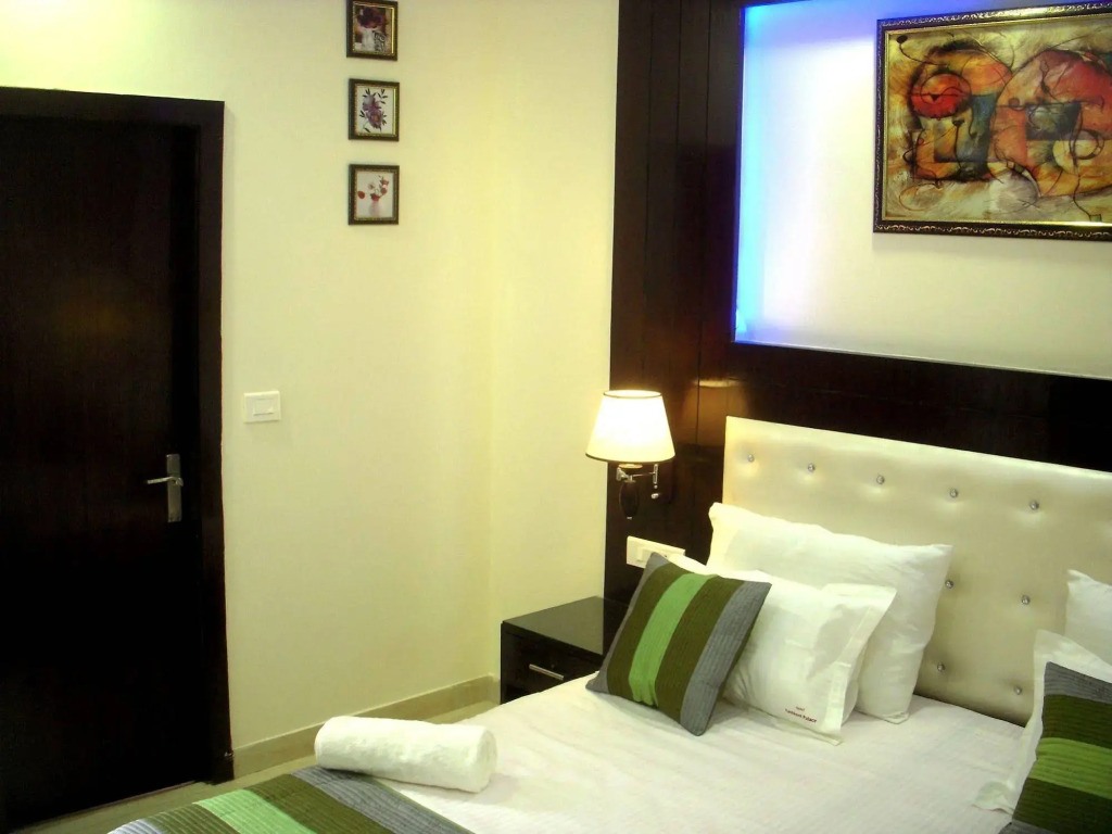 HOTEL TASHKENT PALACE - Budget Friendly, Near R K Ashram Metro Station