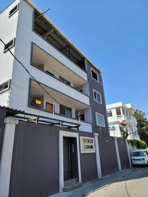Comfy Apartment Front Airport