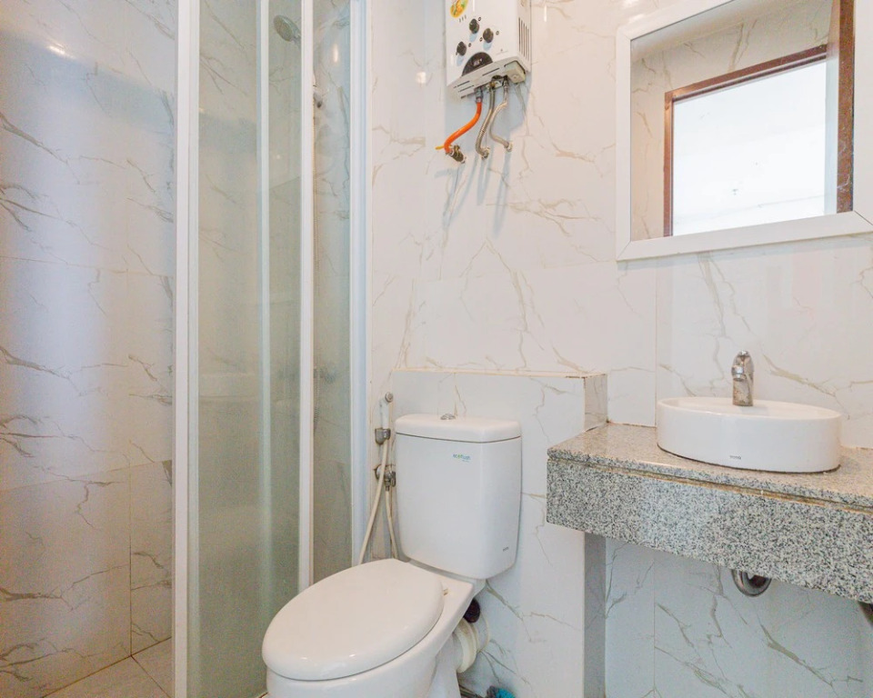 RedLiving Apartemen Grand Kamala Lagoon - Rooms 911 Tower Barclay South with Netflix