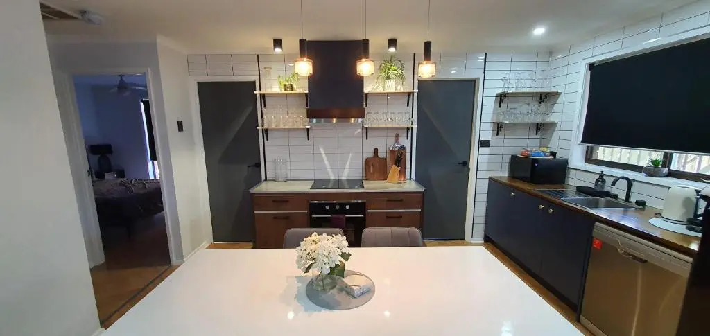 Flamingo Rentals - Modern 2-bed unit with SPA ideal for holiday and business travel