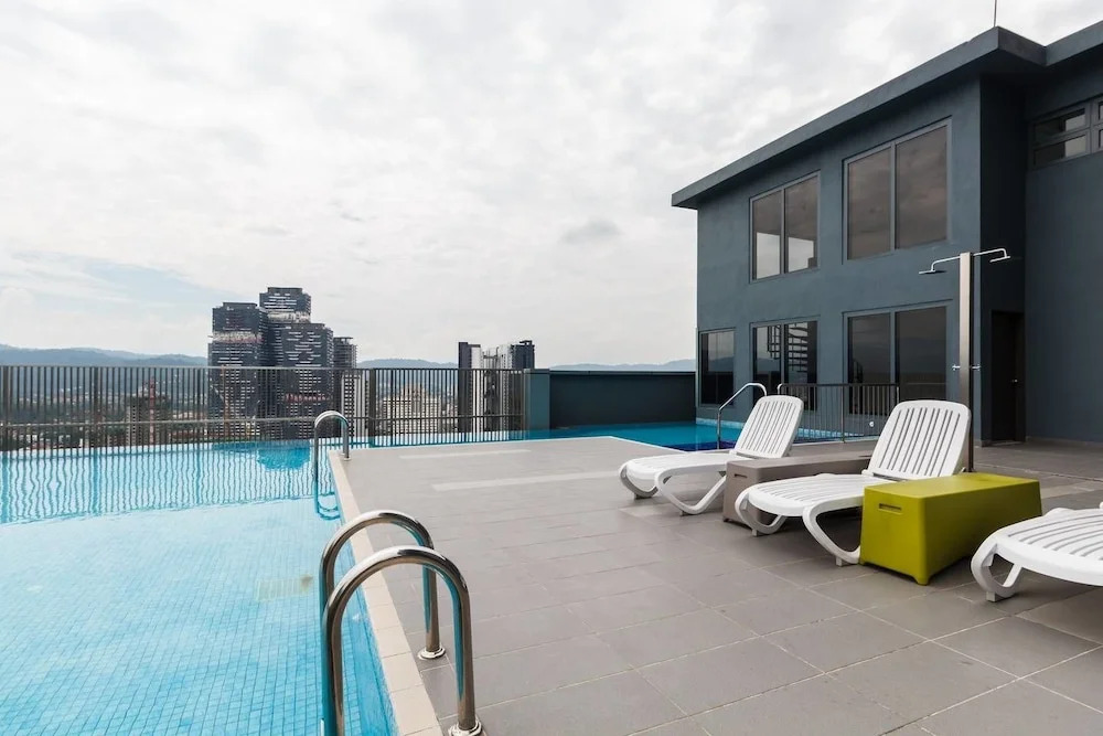 Bright and Comfy Studio 10 Minutes From Klcc