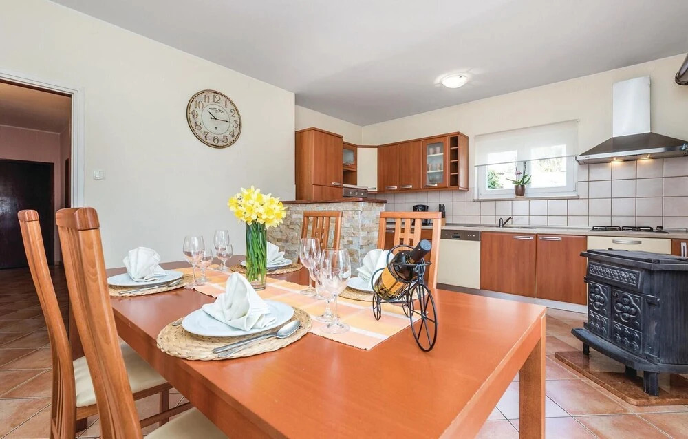 Nice Home in Matulji With Wifi and 2 Bedrooms