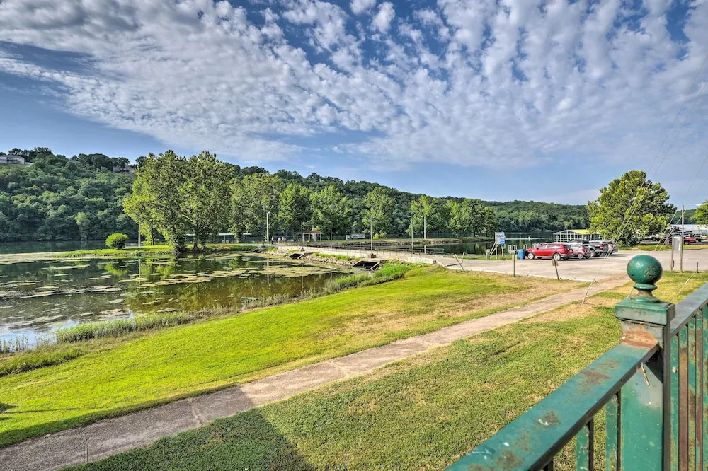 11 Mi to Dtwn Branson: Cottage in Rockaway Beach!