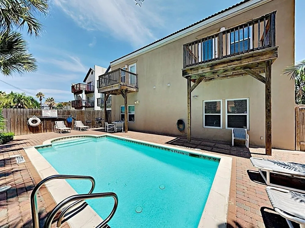 New Listing! Updated W/ Pool, Walk To Beach 2 Bedroom Condo