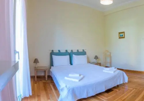 The Athenian House -Duxiana bed