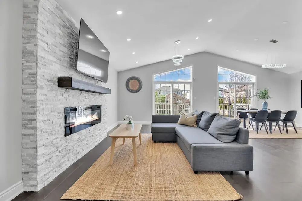 High-ceiling Home Relaxing Patio in Waterloo