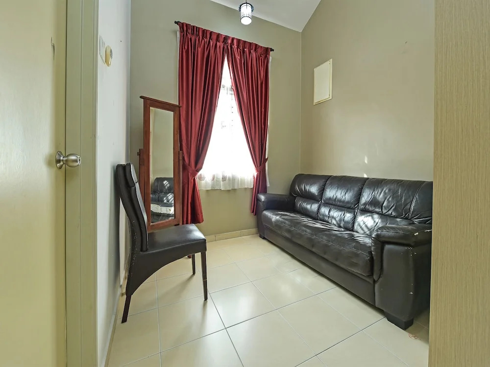 OYO Home 90532 Casa Azlinda Muslim