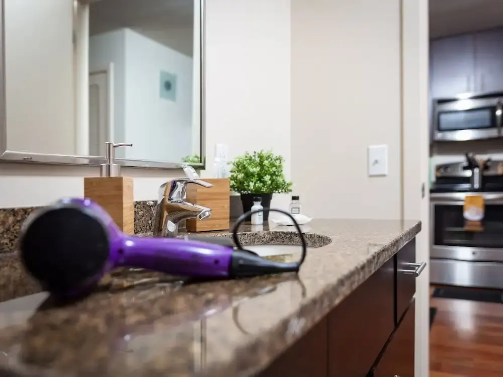 2 Bedroom Furnished Apartment Near Rittenhouse Apts by RedAwning