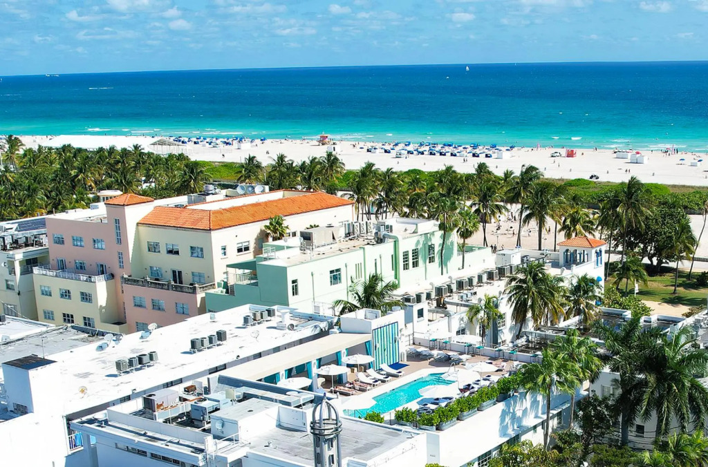 Beachfront 4 Room Ocean Drive Deluxe Suite