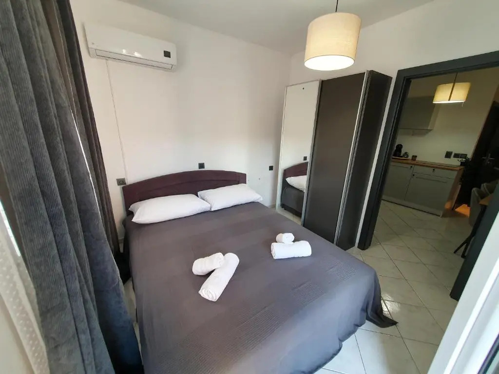 Apartments Mira
