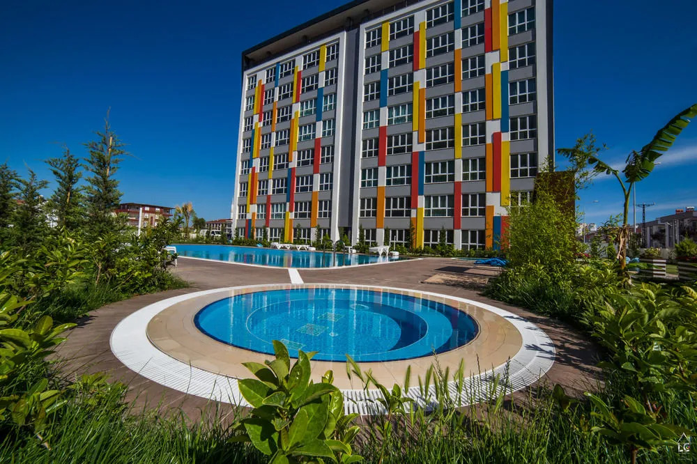 Lego residence (sauna, pools, gym, city center)