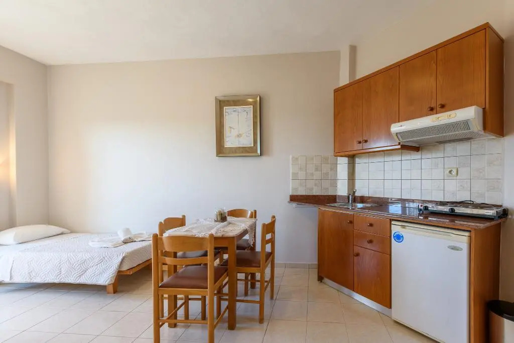 Danelis Studios & Apartments