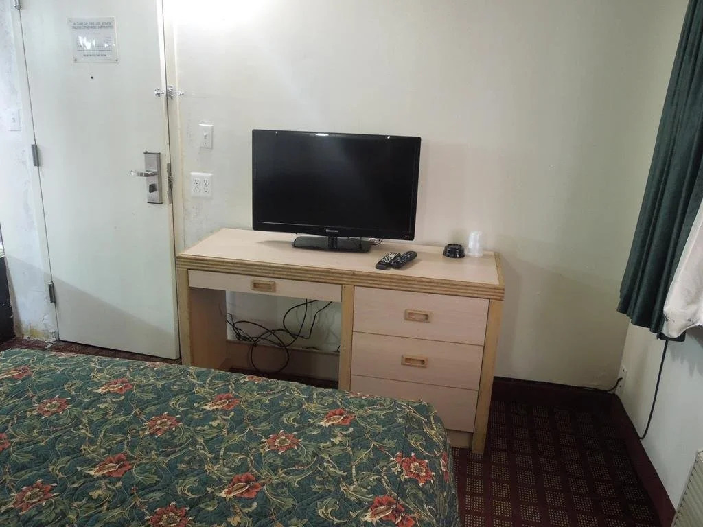 West Shore Motel