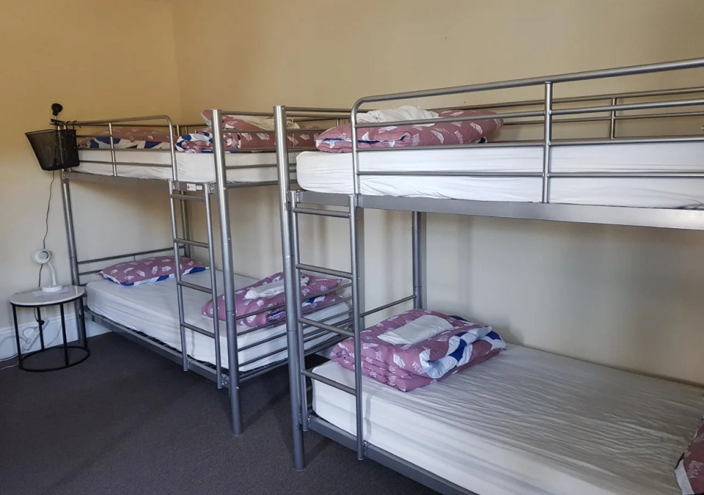 Dorset House Backpackers / Dorset Apartments
