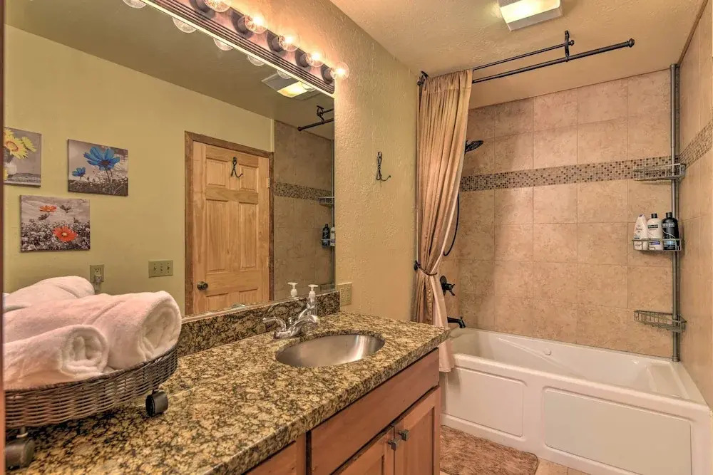 Flagstaff Home w/ On-site Trails, 3 Mi to Dtwn!