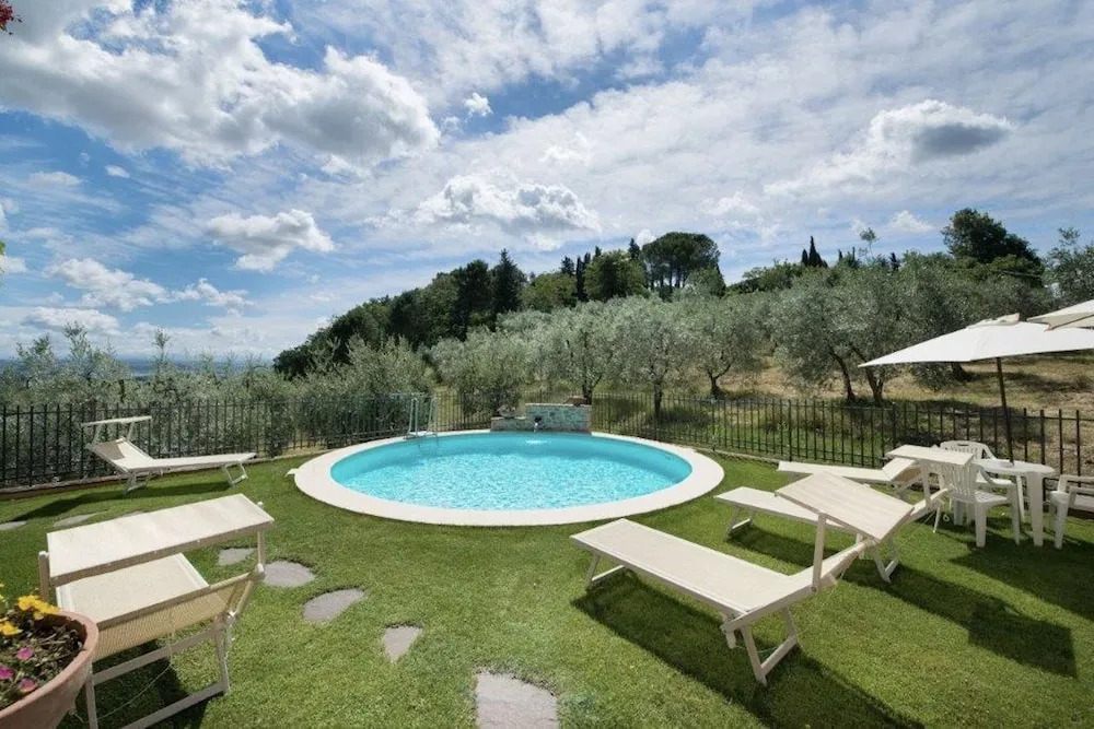 ISA-Holiday-Home with swimming-pool in San Gimignano, apartments with air conditioning and private outdoor area