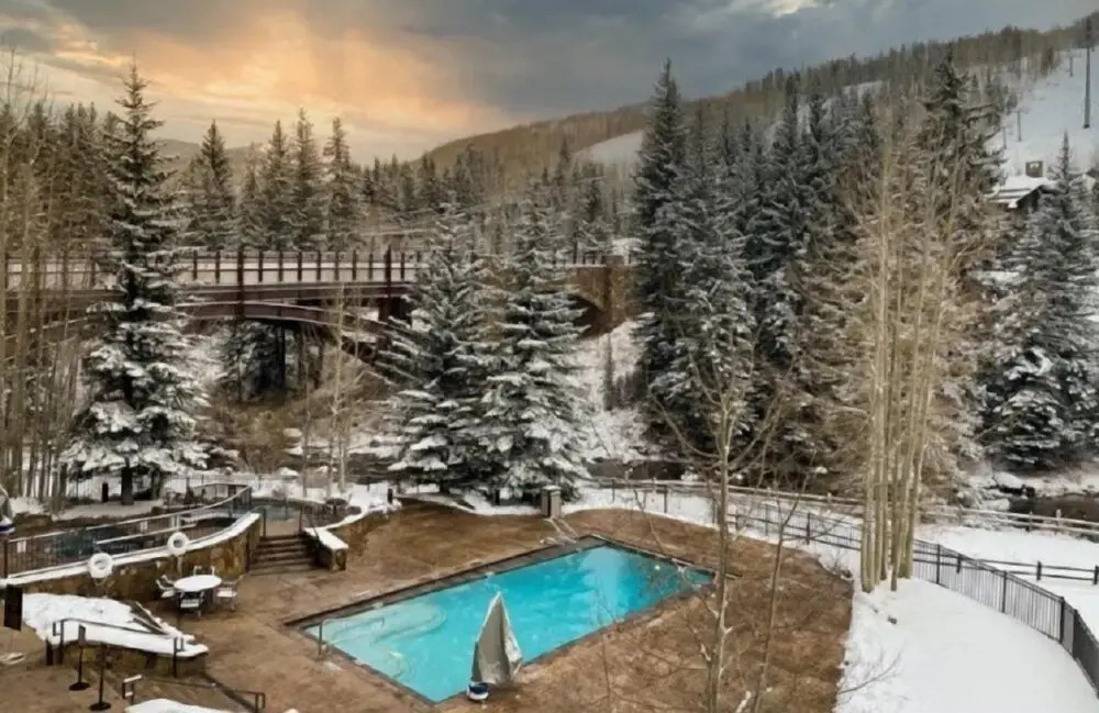 Ski In, Ski Out 3 Bedroom Condo at the Eagle Bahn Gondola With Slopeside Pool
