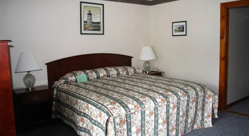 Aurora Inn & Motel