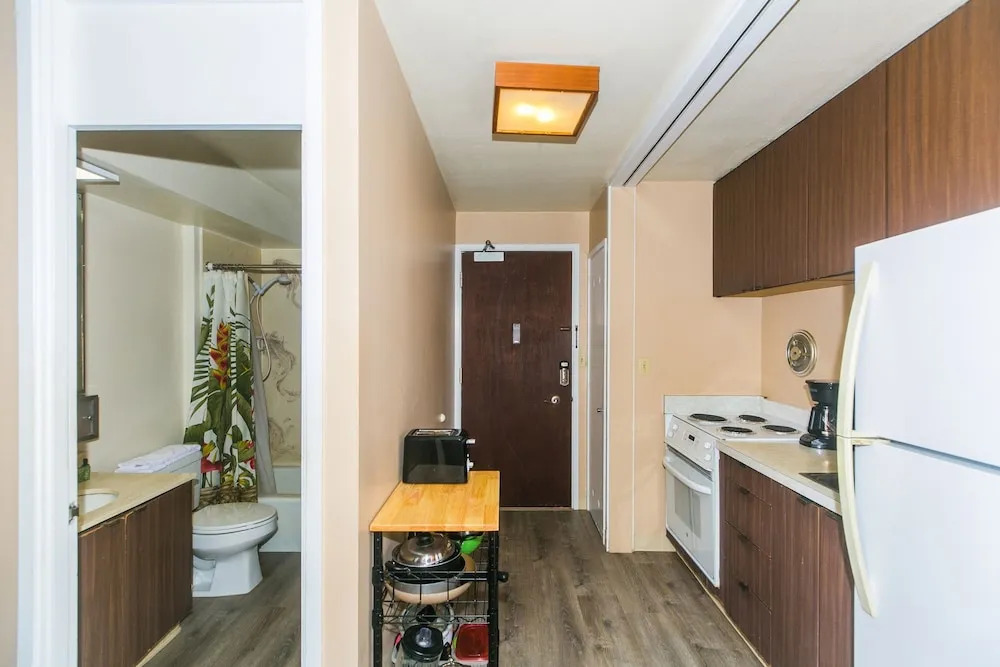 Ilikai Marina Studio City View Condos with Fully Equipped Kitchens & Free Wifi