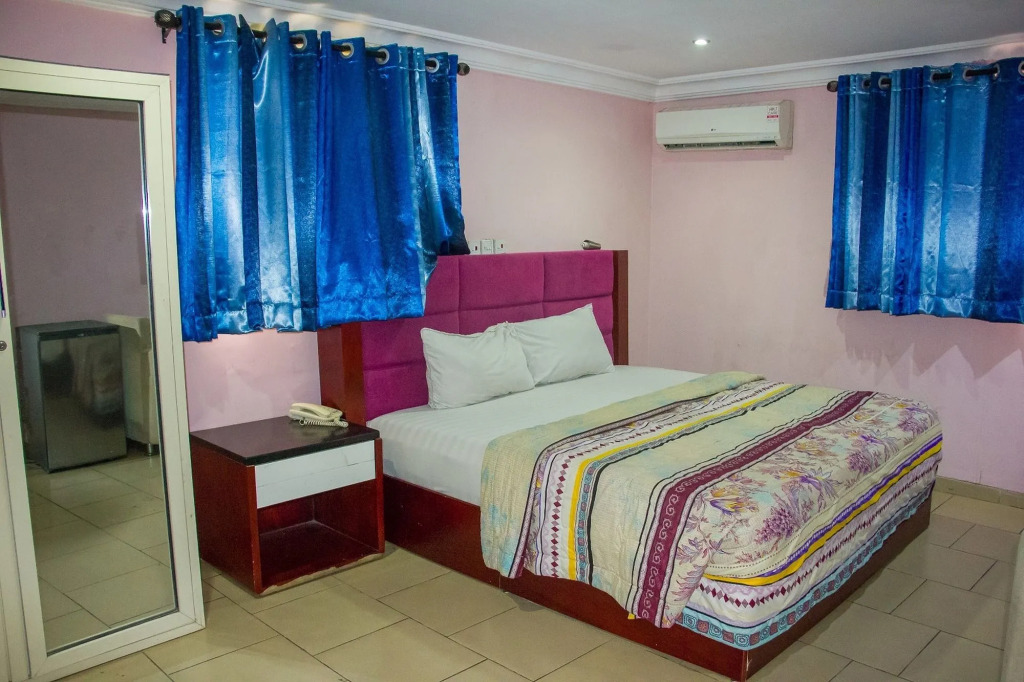Folade Hotels
