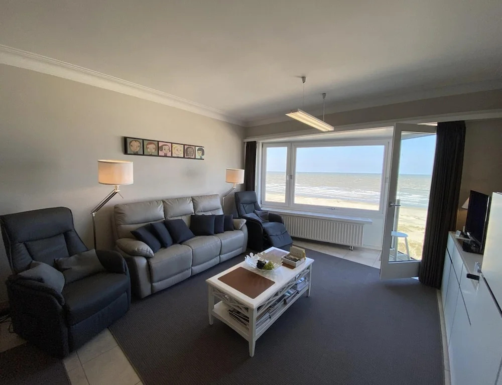 Apartment in Nieuwpoort with Sea Views