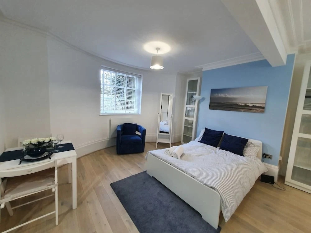 Lux Kings RD City Centre Studio Apartment Reading