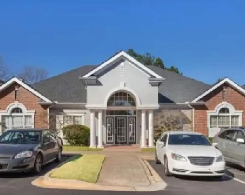 Oasis Getaway!!! Only Miles From Atl & Attractions 2 Bedroom Apts by Redawning