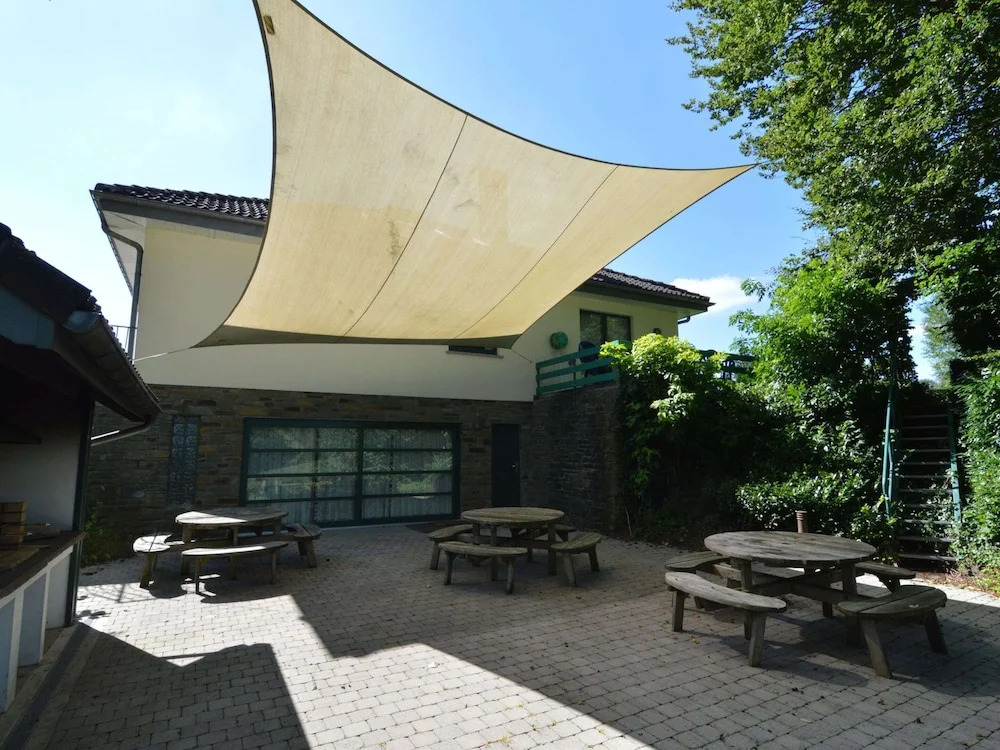Scenic Villa Near Lake View
