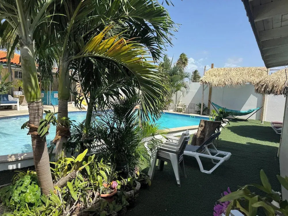 Casalina Garden 2 blocks to Palm Beach & Kitesurfing school
